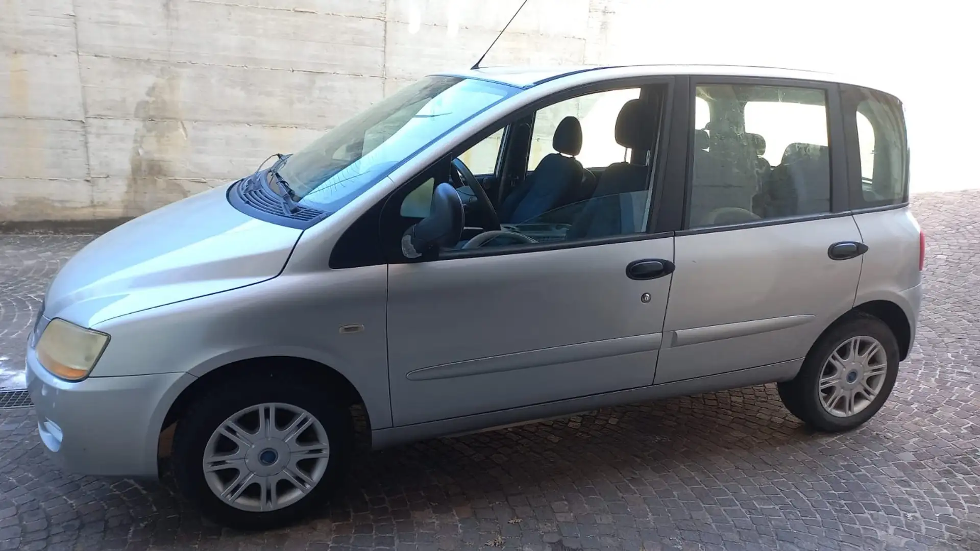 Fiat Multipla Multipla 1.6 16v natural power Dynamic Srebrny - 1