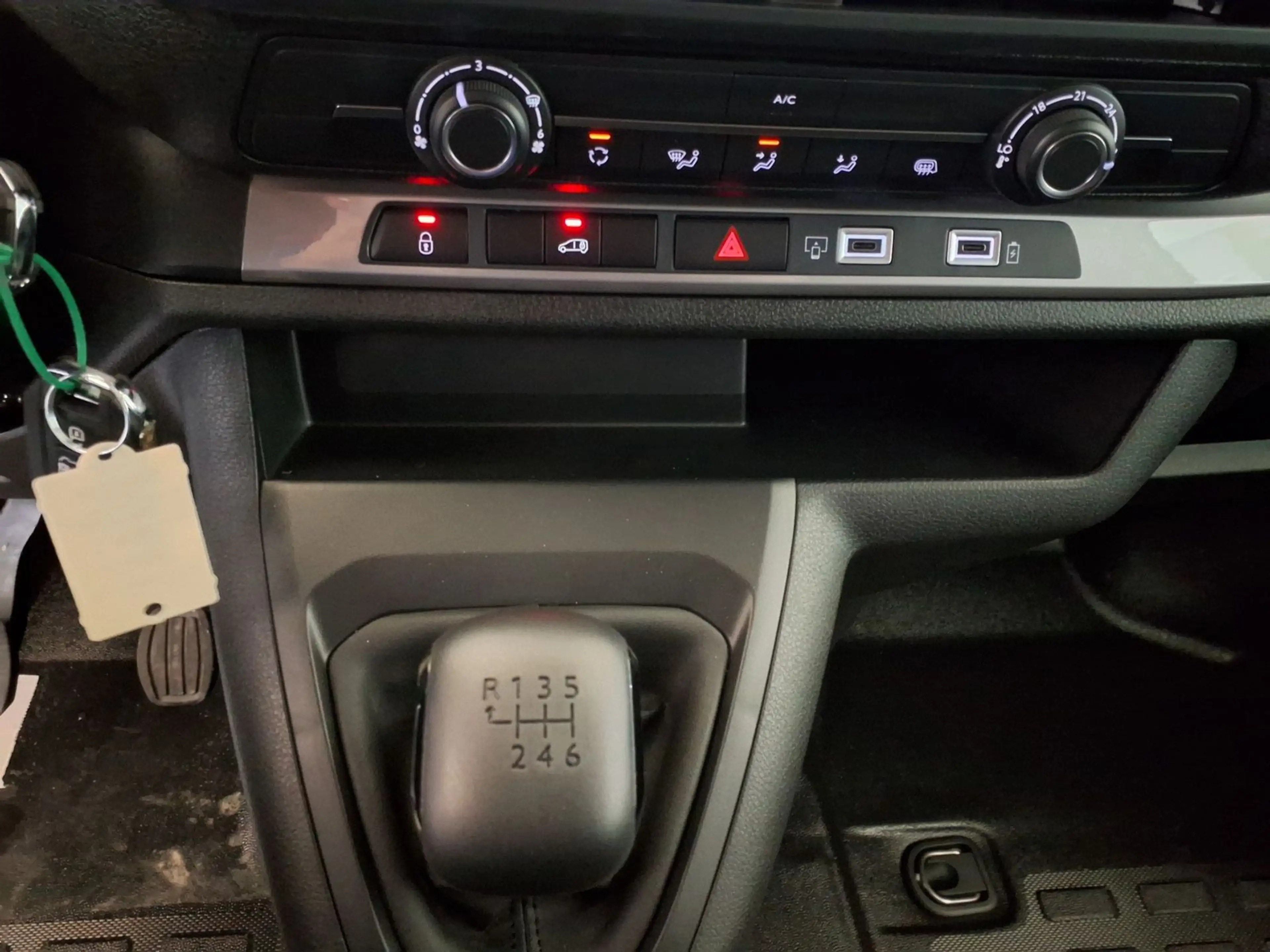 Opel Vivaro Kastenwagen M (L2) AHK|RFK|Carplay|Kli... — photo 13