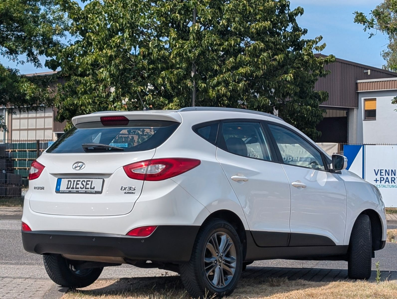 Hyundai iX35 FIFA World Cup Edition 2WD*1-HAND*PDC*USB ! — photo 3