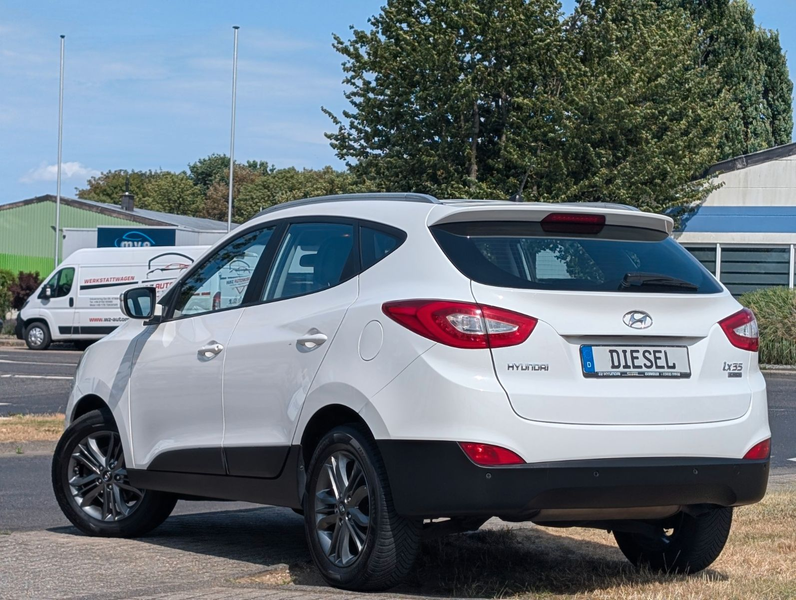 Hyundai iX35 FIFA World Cup Edition 2WD*1-HAND*PDC*USB ! — photo 4