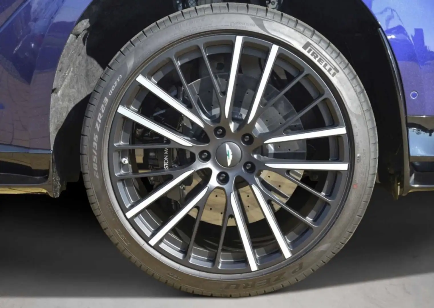 Aston Martin DBX Todoterreno Automático de 5 Puertas plava - 1