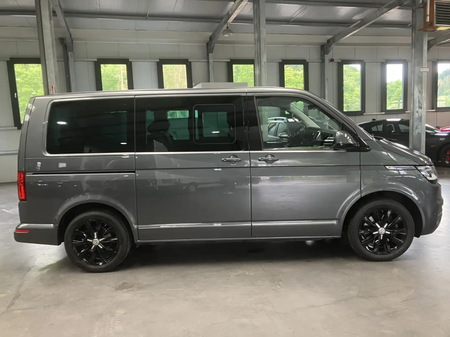 Volkswagen Multivan 2.0 Highline 4Motion Grijs - 2