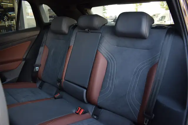 Volkswagen Id.4 view 6