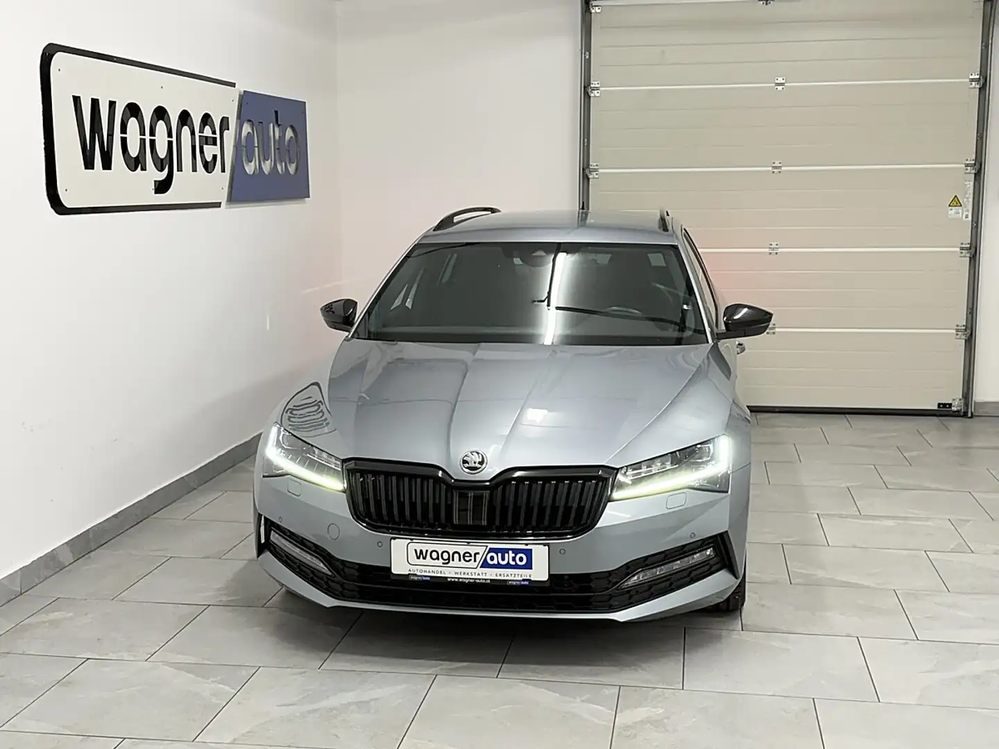 Skoda Superb Kombi 2,0 TDI Sportline DSG.MATRIX LED/ACC/Navi... Grau - 1