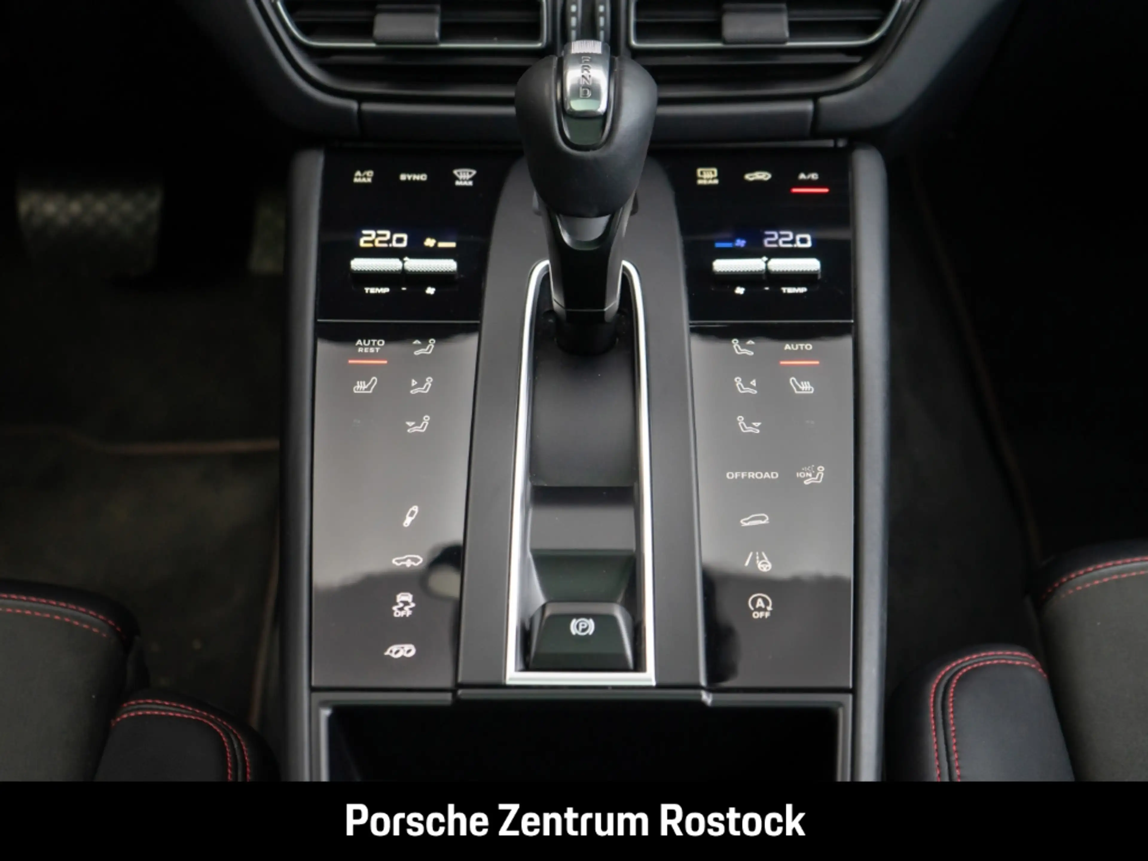Porsche Macan GTS Standheizung Surround-View Sportabgas — photo 17