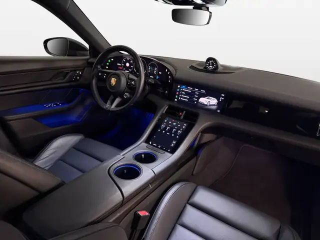 Porsche Taycan view 10