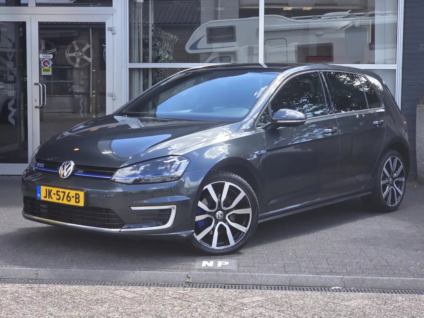 Volkswagen Golf GTE 1.4 TSI PANO / NAP / AIRCO / PLUG IN Zwart - 1