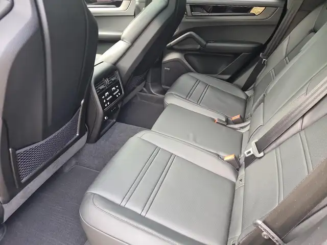 Porsche Cayenne GTS BOSE AHK SoftClose 4RadLenk Matrix 368 kW (... Ansicht 9