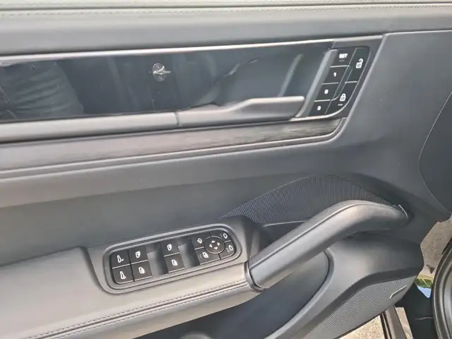 Porsche Cayenne GTS BOSE AHK SoftClose 4RadLenk Matrix 368 kW (... Ansicht 11