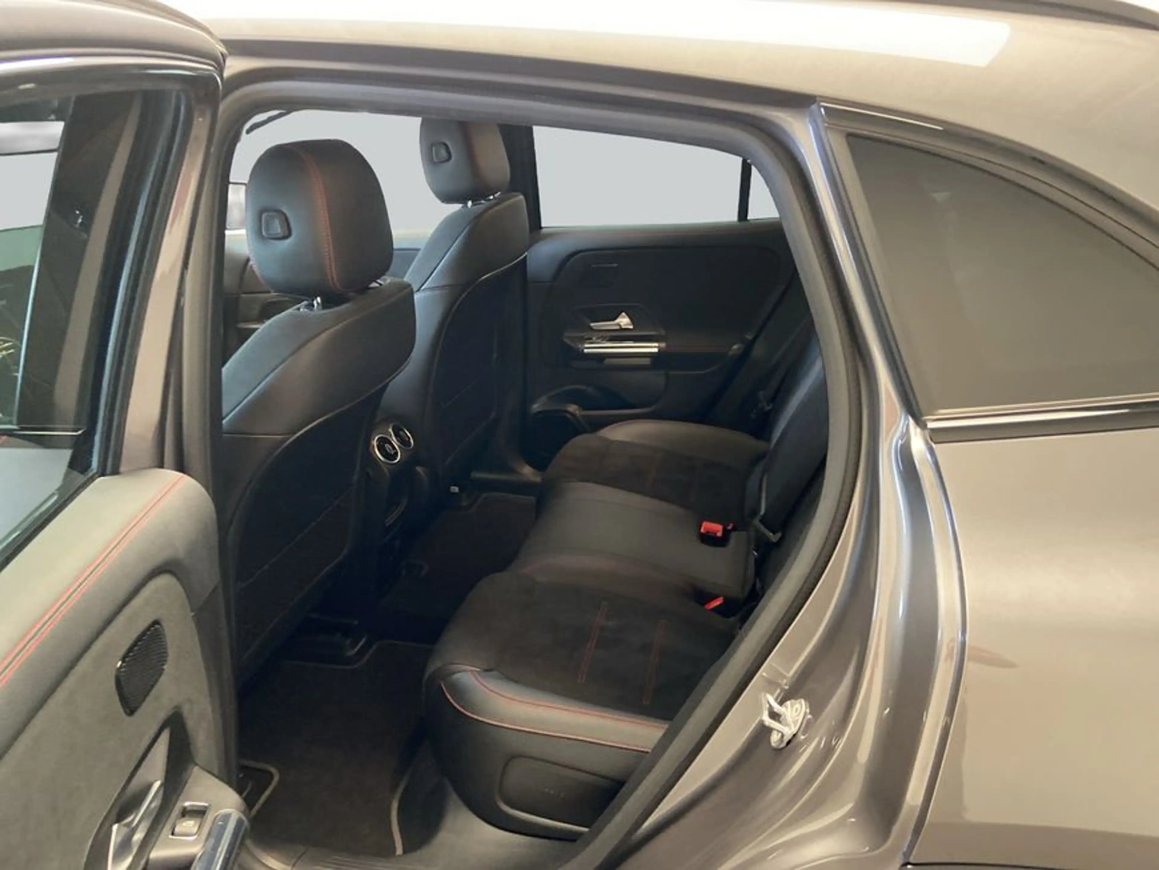 Mercedes-Benz EQA 250 EQA — photo 12