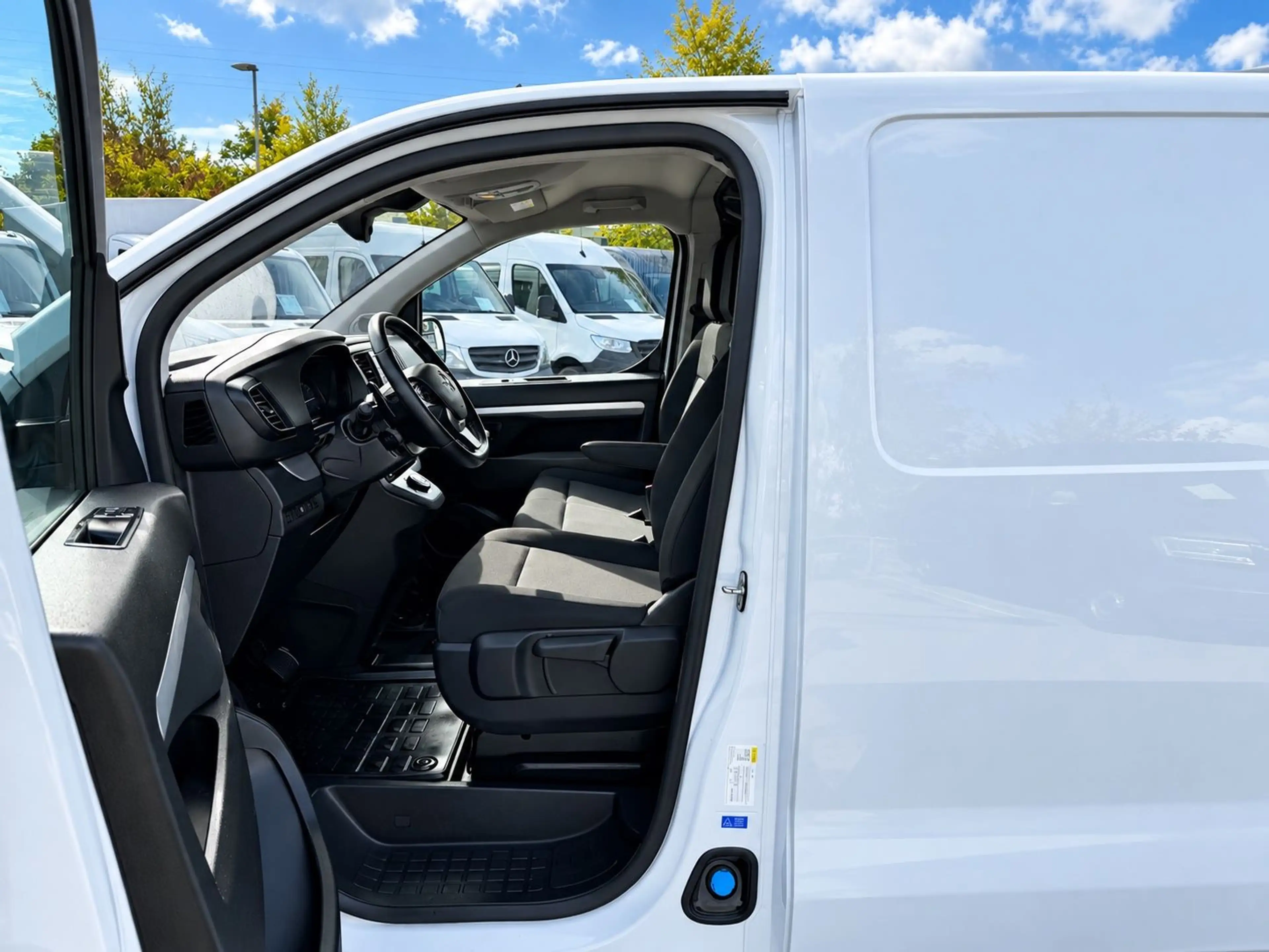 Opel Vivaro L2 Edition M AUTOMATIK NAV TEMPOMAT KLIMA — photo 8