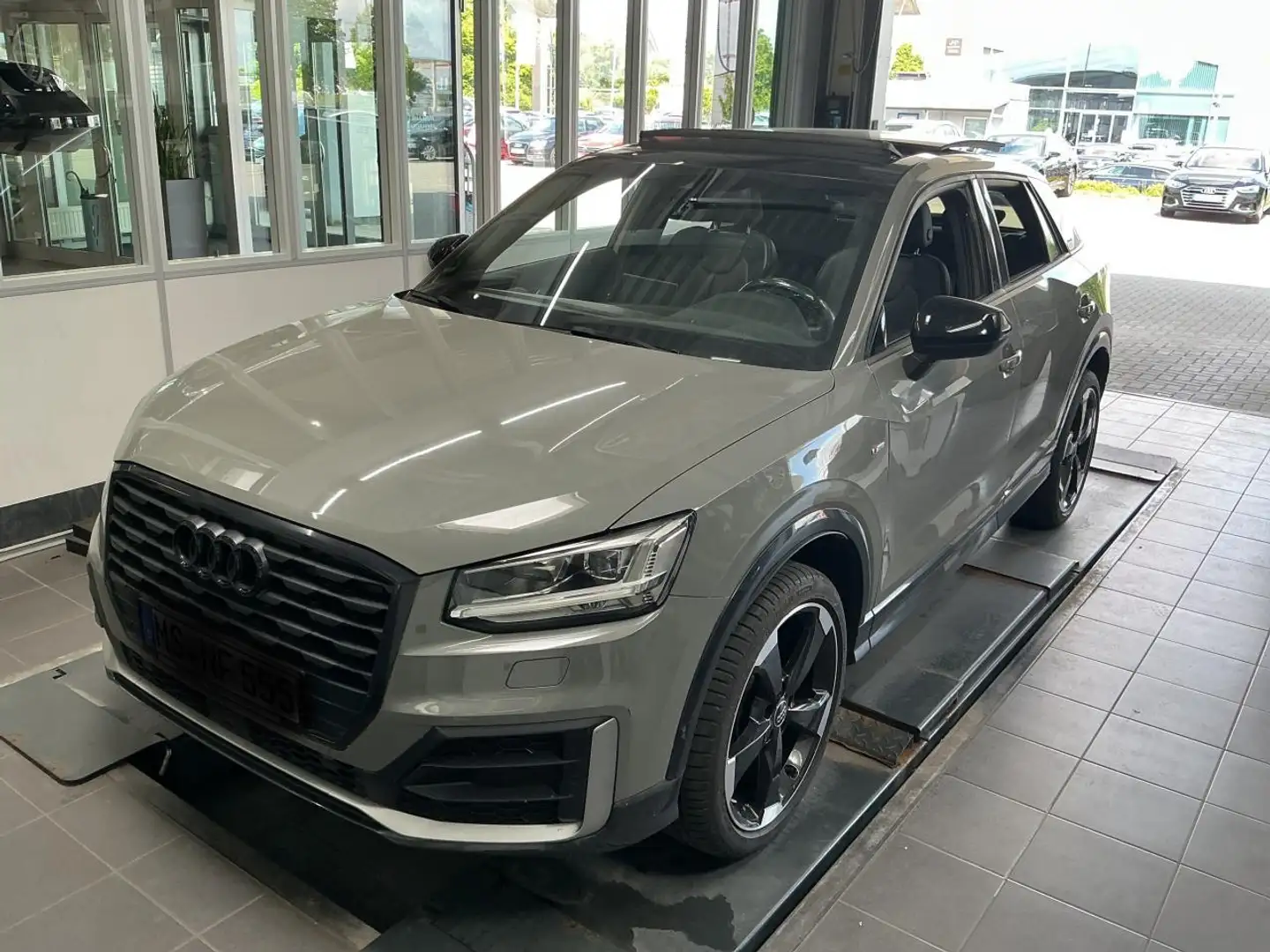 Audi Q2 Design 1.4 TFSI MMI LED Kamera Optikpaket Grau - 2