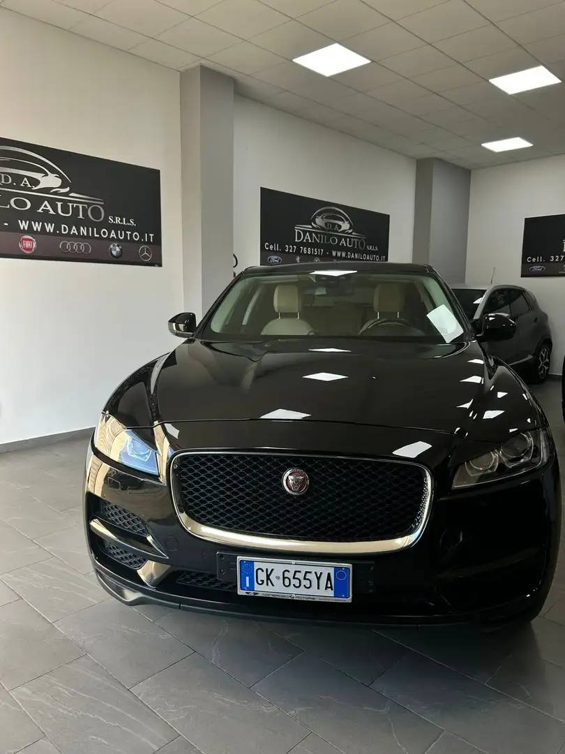 Jaguar F-Pace 2.0d i4 Prestige 180cv auto my18 autocarro 4 posti - 1