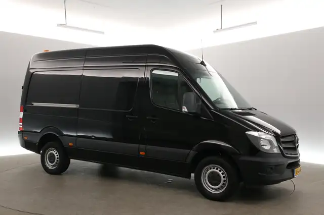 Mercedes-Benz Sprinter view 6