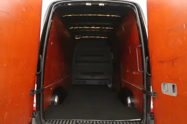 Mercedes-Benz Sprinter view 3