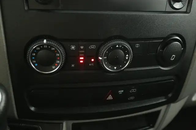 Mercedes-Benz Sprinter view 15