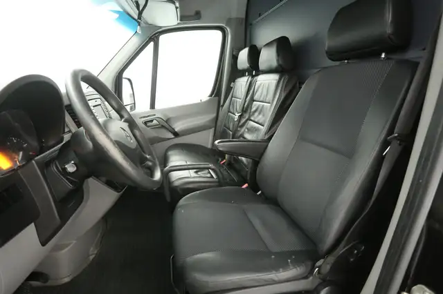 Mercedes-Benz Sprinter view 9
