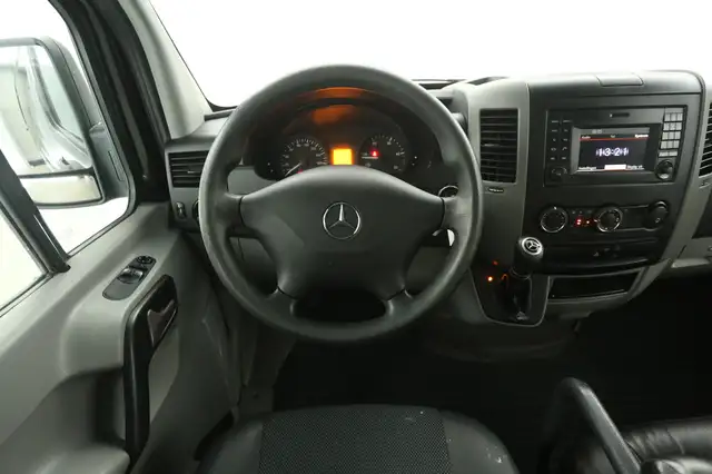 Mercedes-Benz Sprinter view 2
