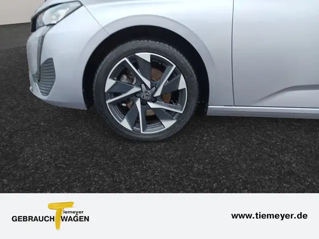 Peugeot 308 view 9