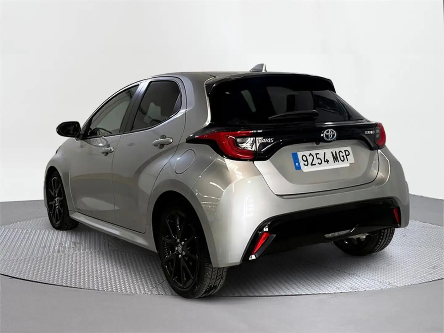 Toyota Yaris 120H 1.5 Style - 2