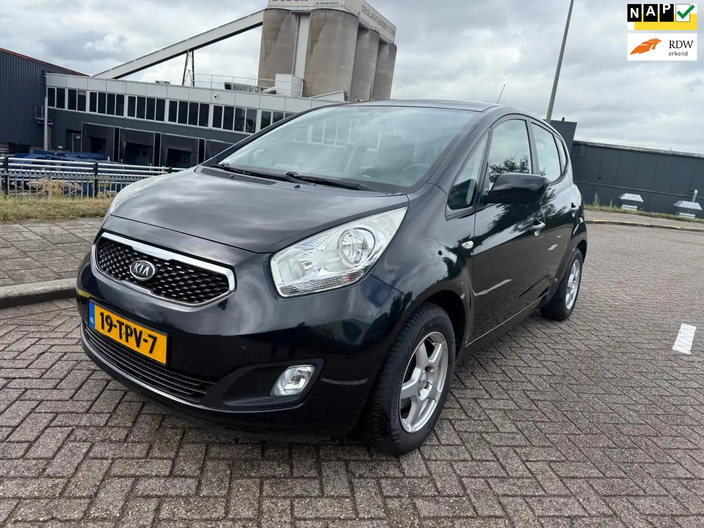 Kia Venga 1.6 CVVT Plus Pack Zwart - 1