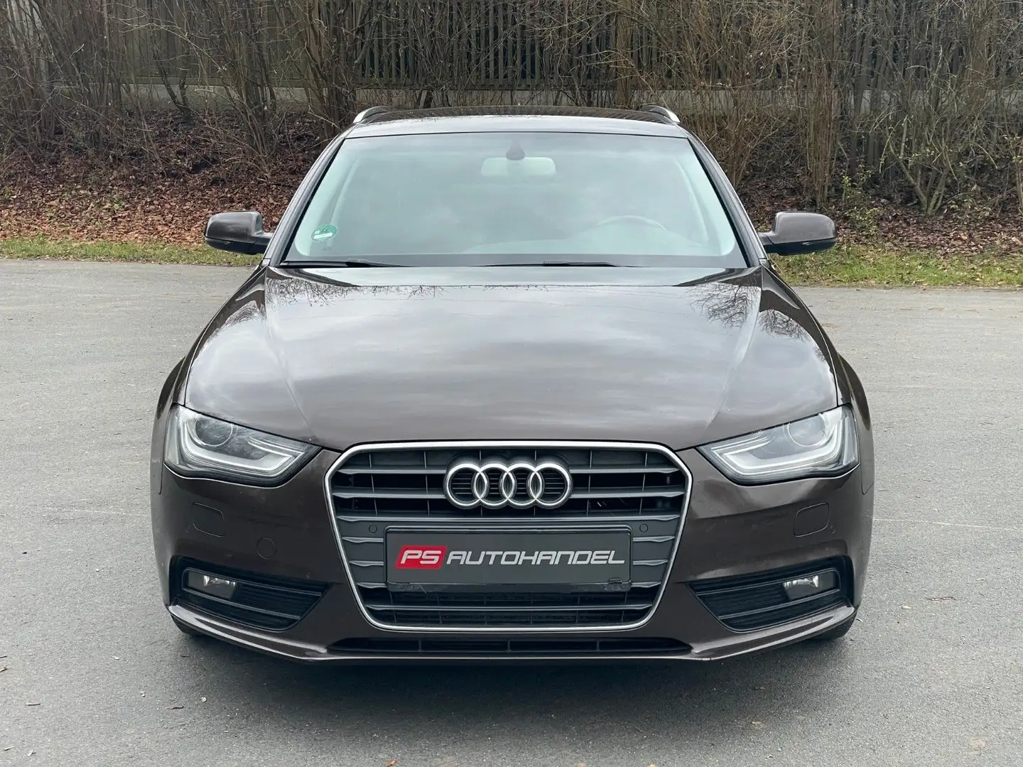 Audi A4 Ambition Navi Xenon SHZ PDC 1 Hand Braun - 2