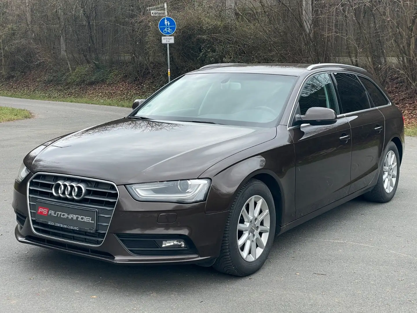 Audi A4 Ambition Navi Xenon SHZ PDC 1 Hand Braun - 1
