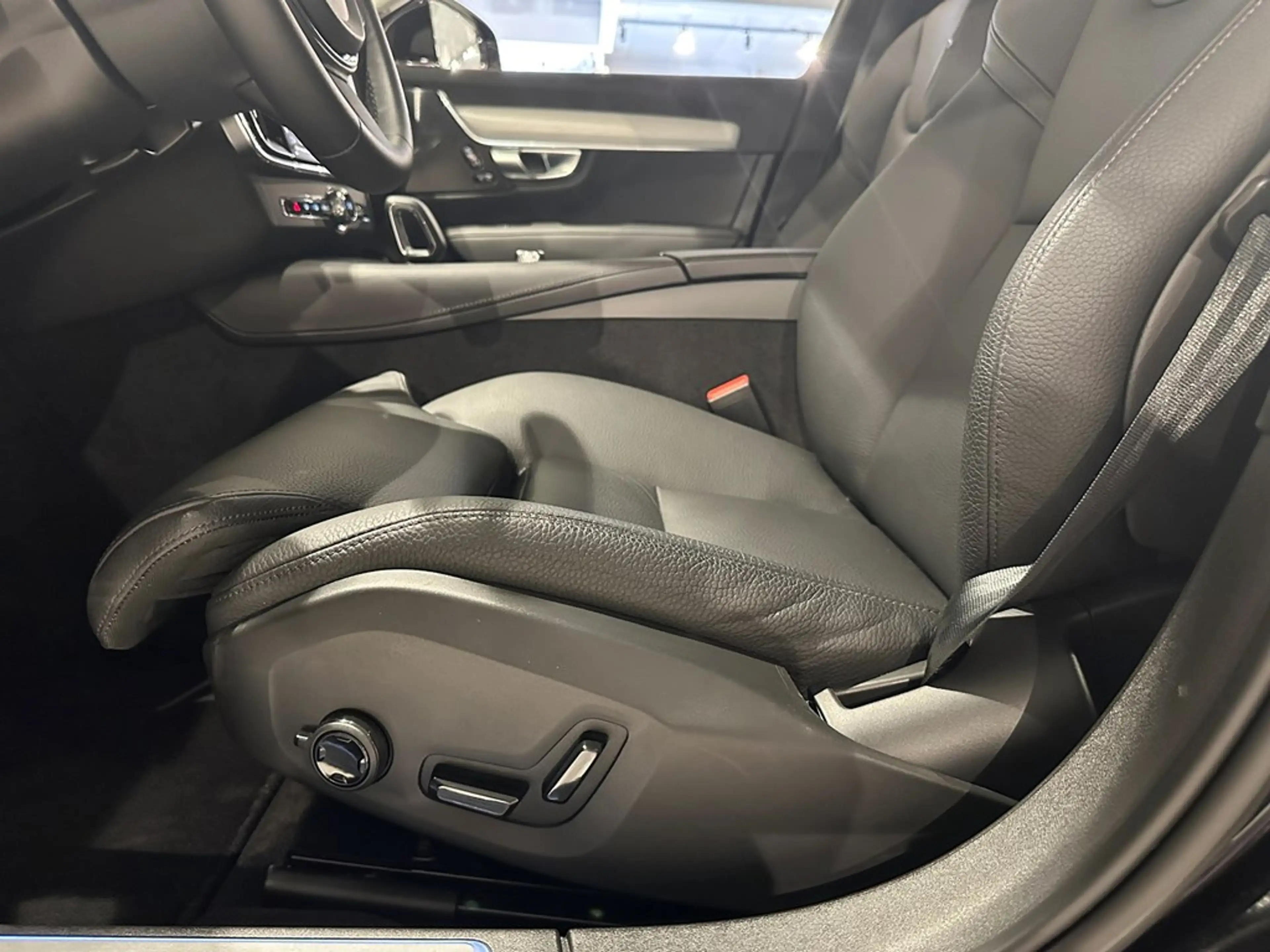 Volvo S90 T8 Recharge Bright Plus Long Range — photo 7