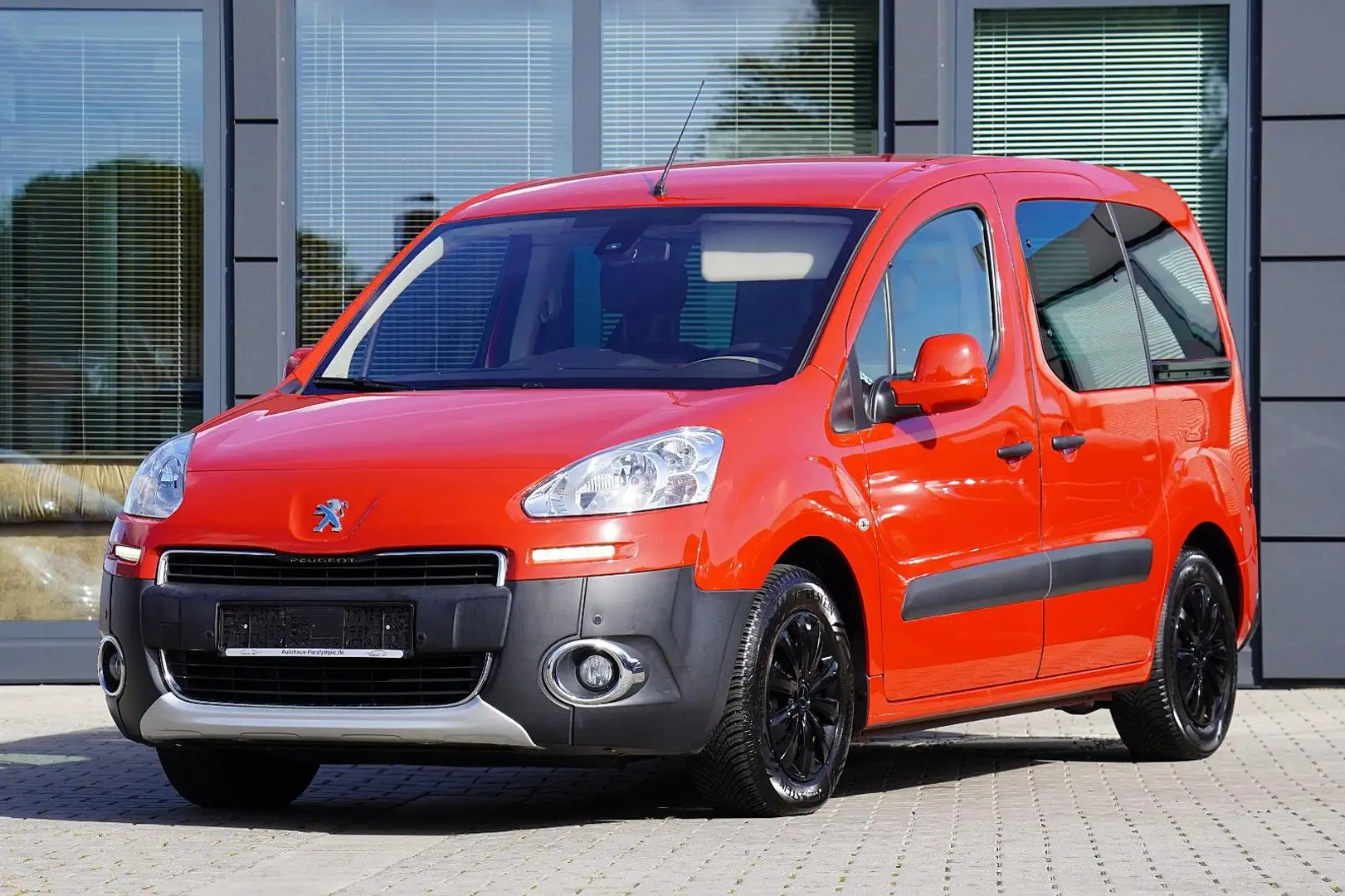 Peugeot Partner Active *Umbau mit Rampe* Rot - 1