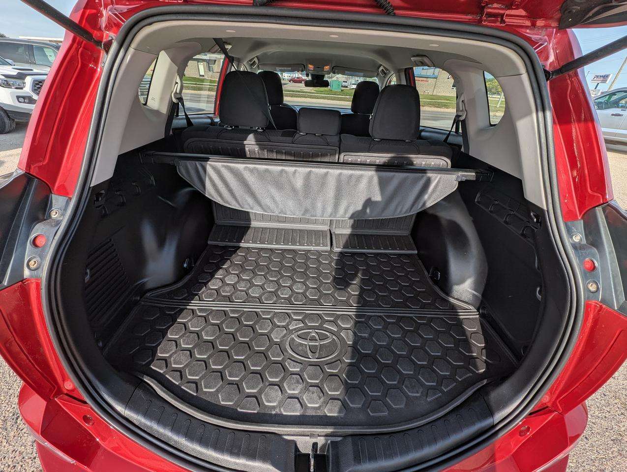 2017 Toyota RAV4 LE | Heated Seats | Back Up Camera — снимка 1