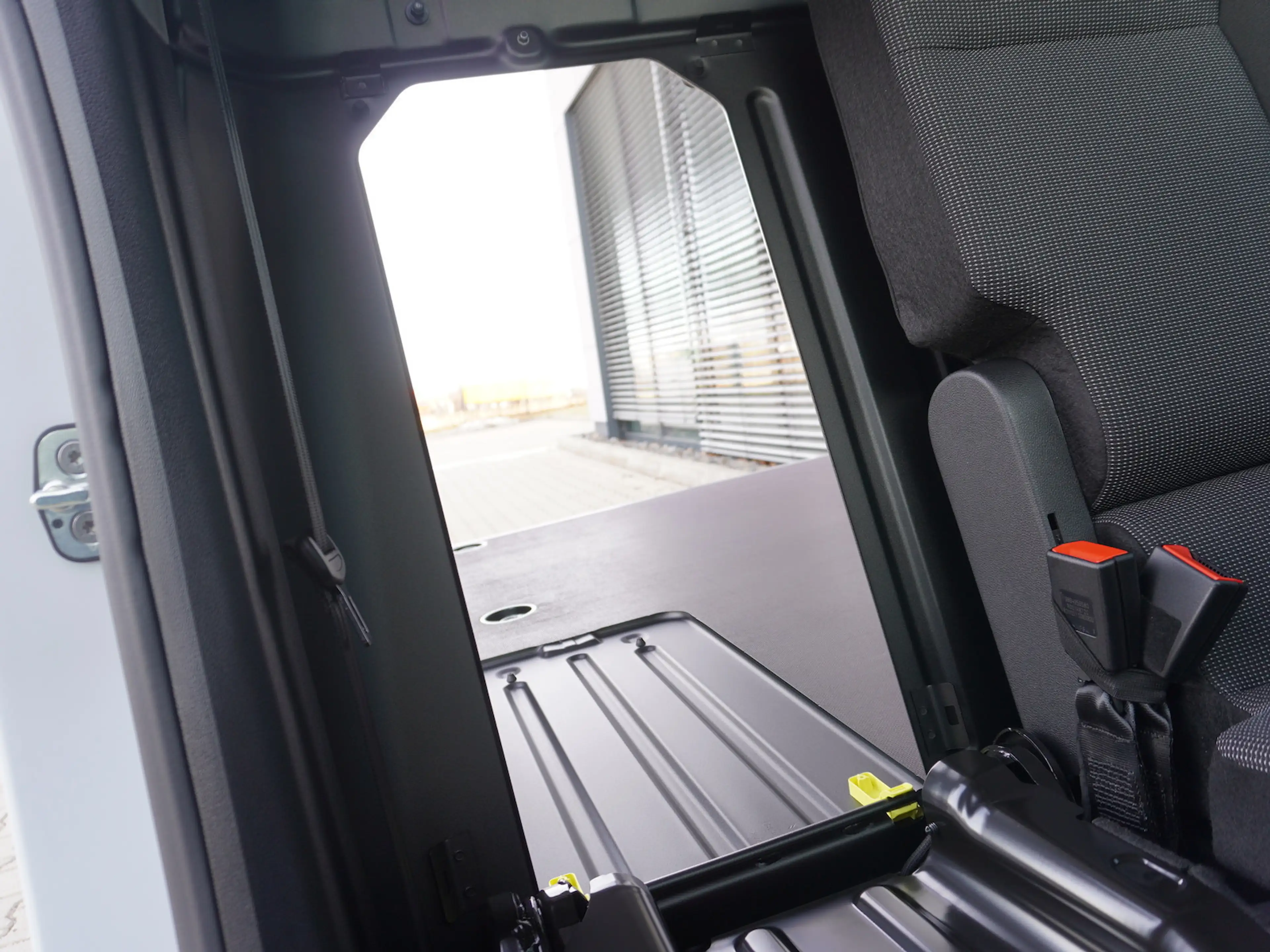 Fiat Doblo 3-Sitzer + Holzboden + Allwetterreifen — photo 9