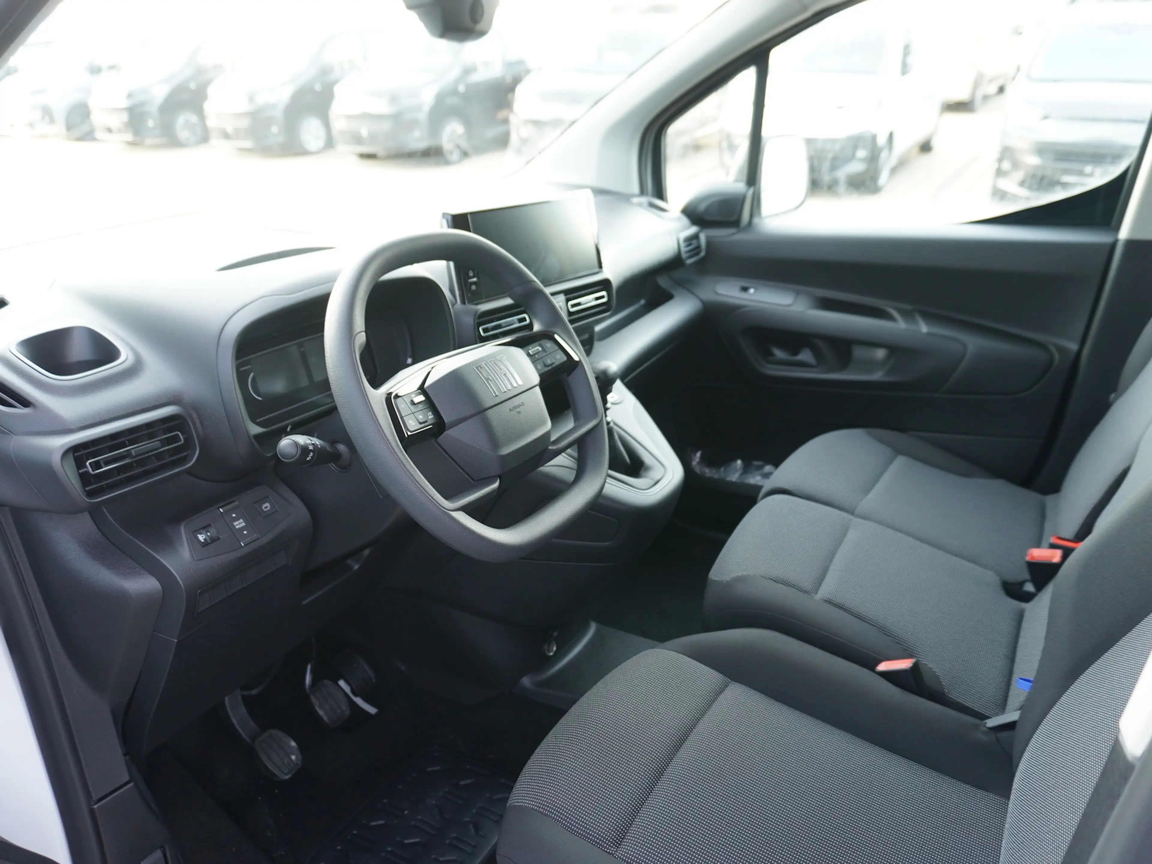 Fiat Doblo 3-Sitzer + Holzboden + Allwetterreifen — photo 14