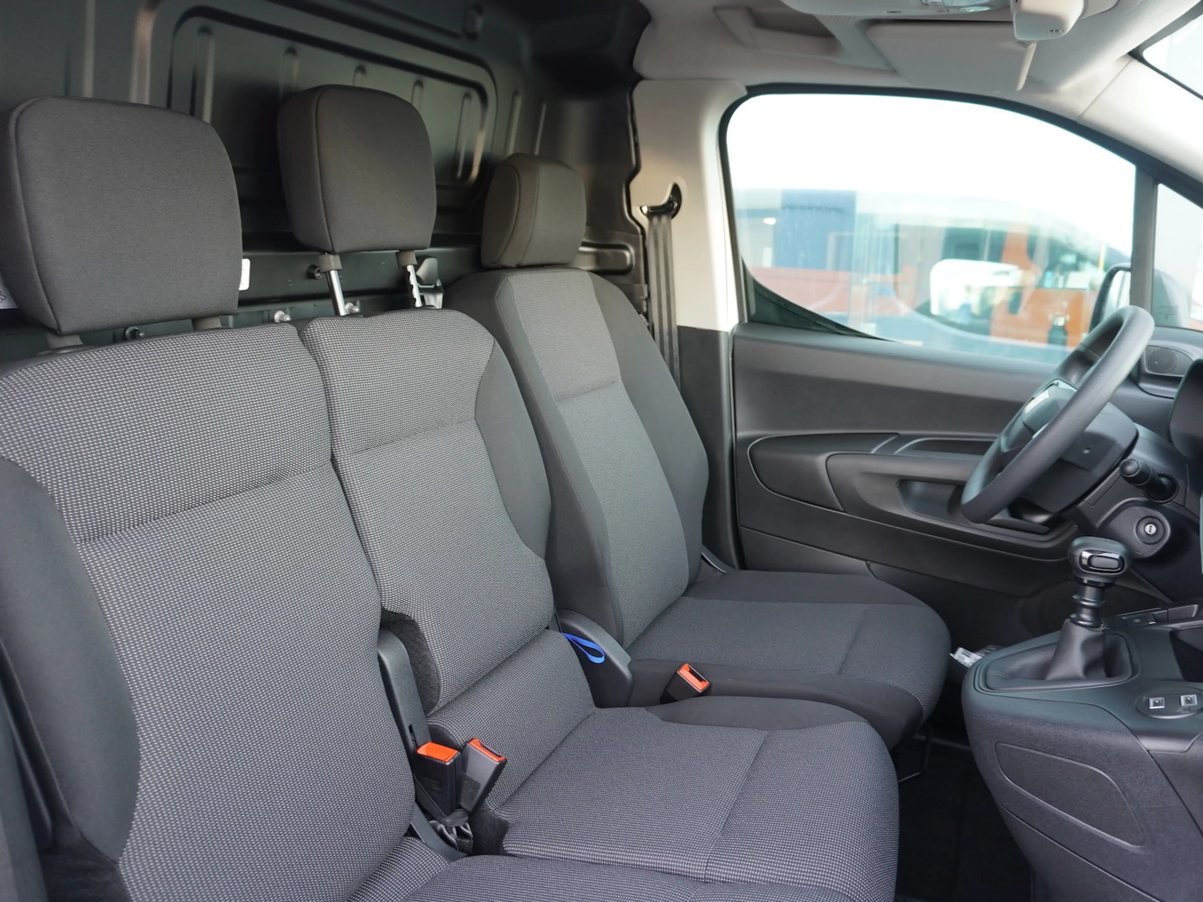 Fiat Doblo 3-Sitzer + Holzboden + Allwetterreifen — photo 12