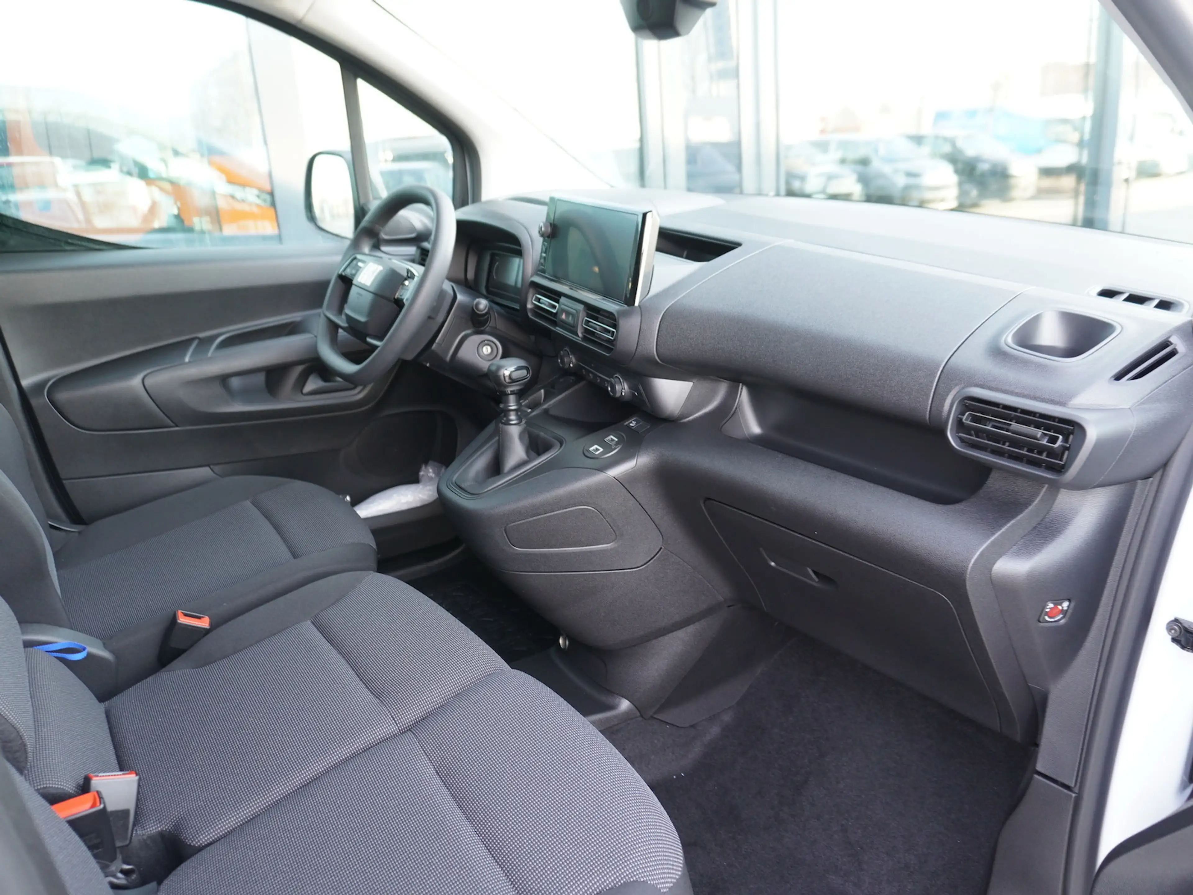 Fiat Doblo 3-Sitzer + Holzboden + Allwetterreifen — photo 11