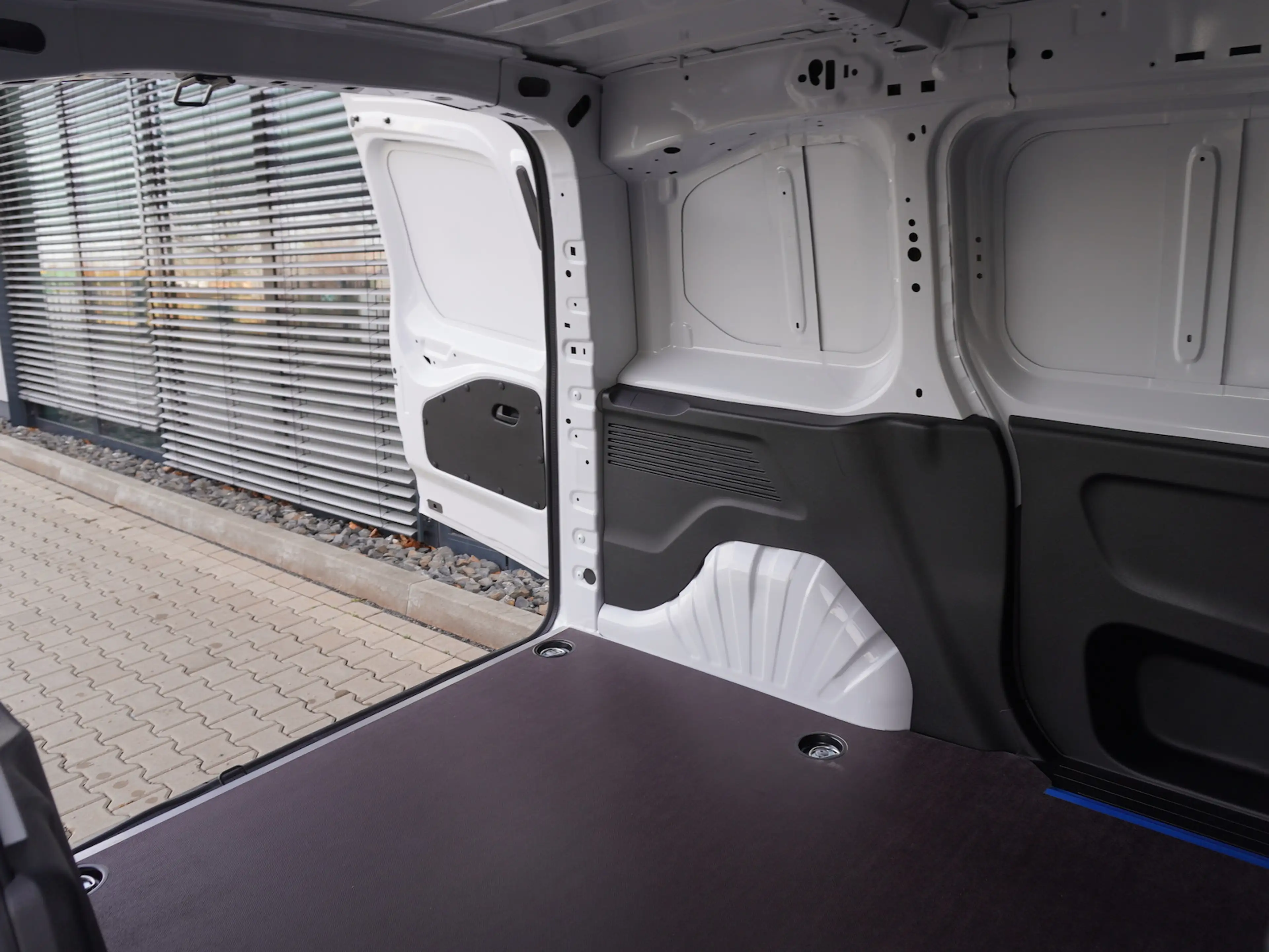 Fiat Doblo 3-Sitzer + Holzboden + Allwetterreifen — photo 7
