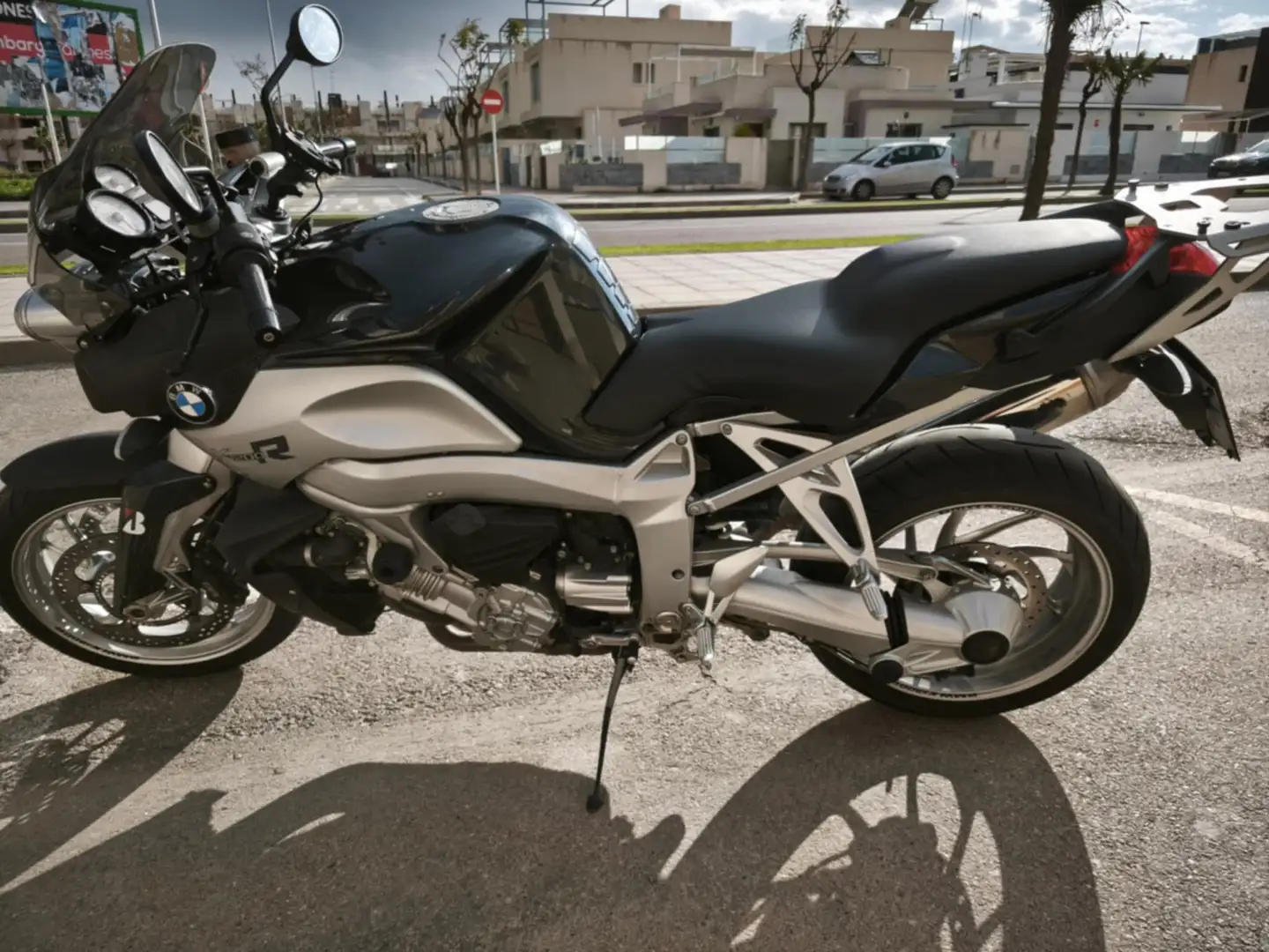 BMW K 1200 R 4 cylindres en ligne , 4 temps Inject 1 157 cc Negru - 1