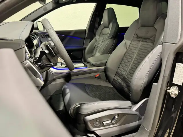 Audi RS Q8 view 8