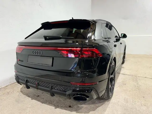 Audi RS Q8 view 13