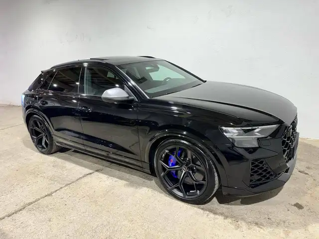 Audi RS Q8 view 5