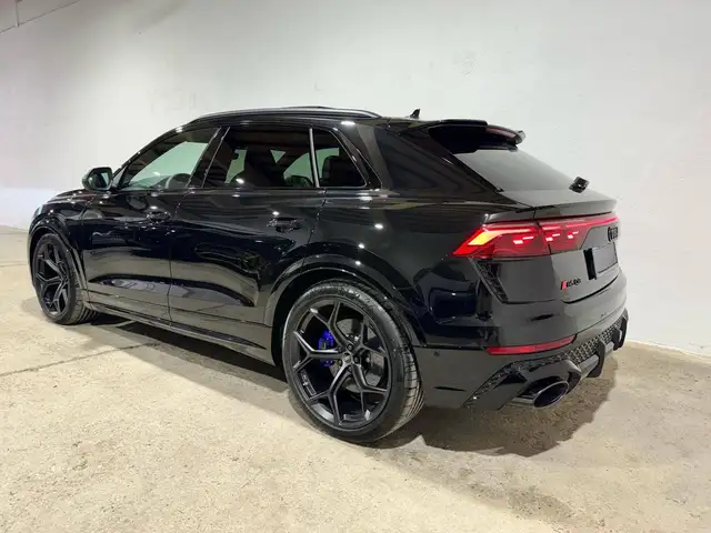 Audi RS Q8 view 14