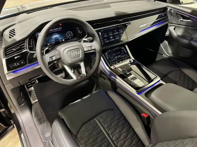 Audi RS Q8 view 7