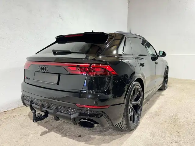 Audi RS Q8 view 12