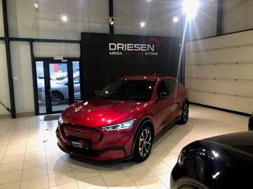 76 kWh AWD BASE  BIJ DRIESEN BREE 089/461610