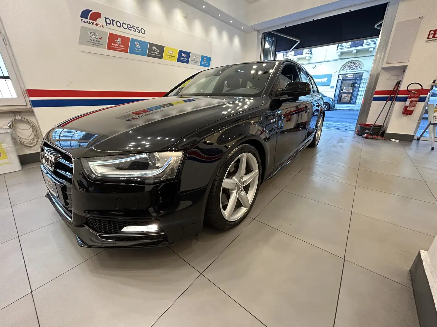 Audi A4 Avant 2.0 177 cv s line - 1