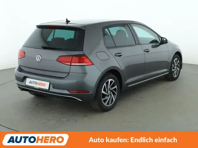 Volkswagen Golf view 6