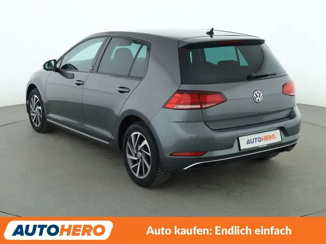 Volkswagen Golf view 4
