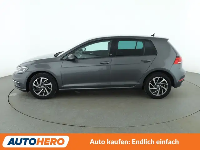 Volkswagen Golf view 3