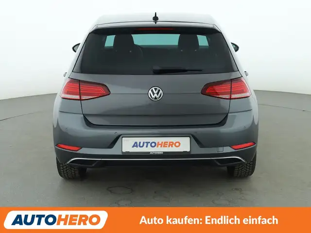 Volkswagen Golf view 5