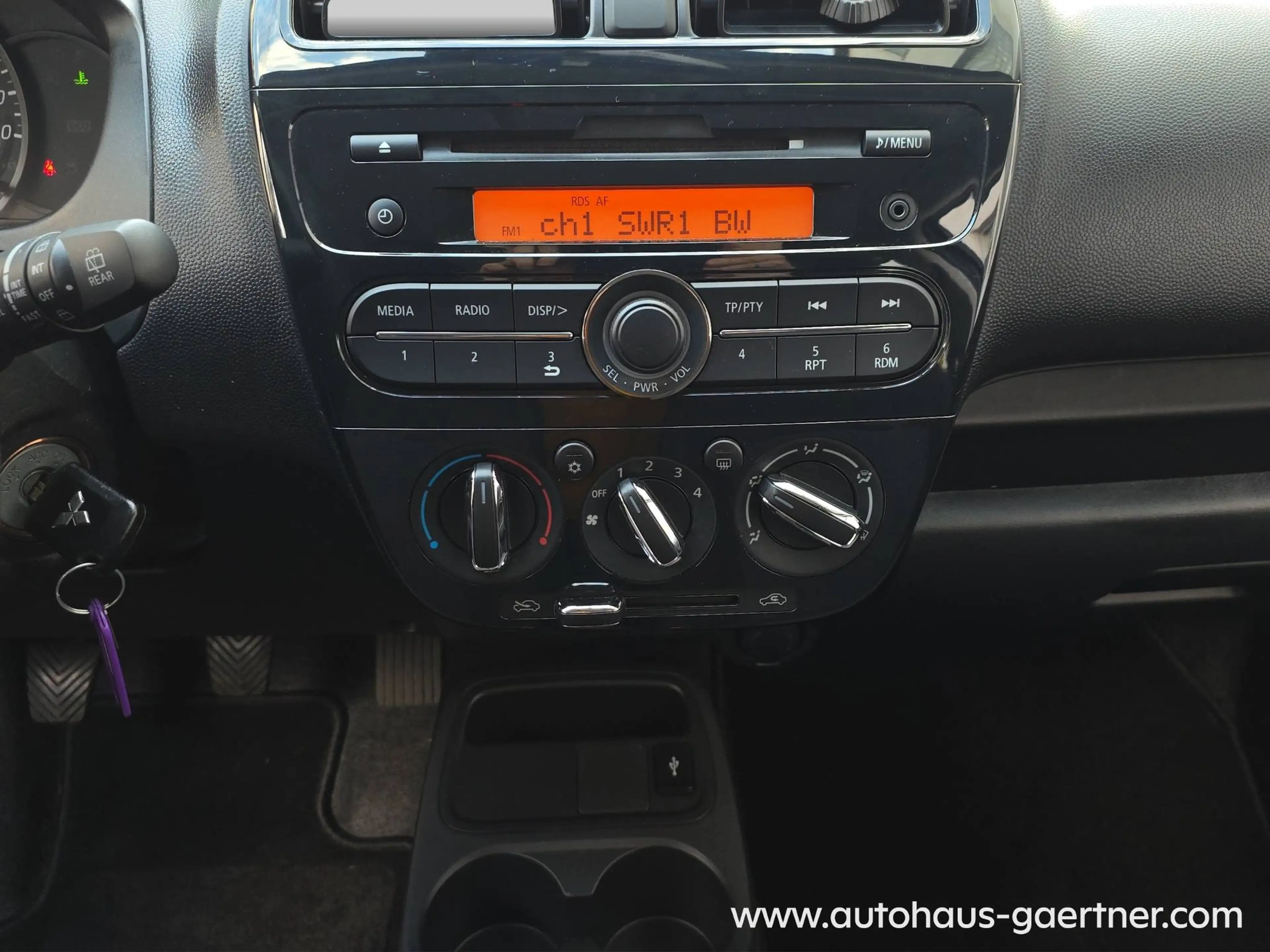 Mitsubishi Space Star Diamant Edition Klimaanlage Allwetterreifen Audiosystem — photo 11