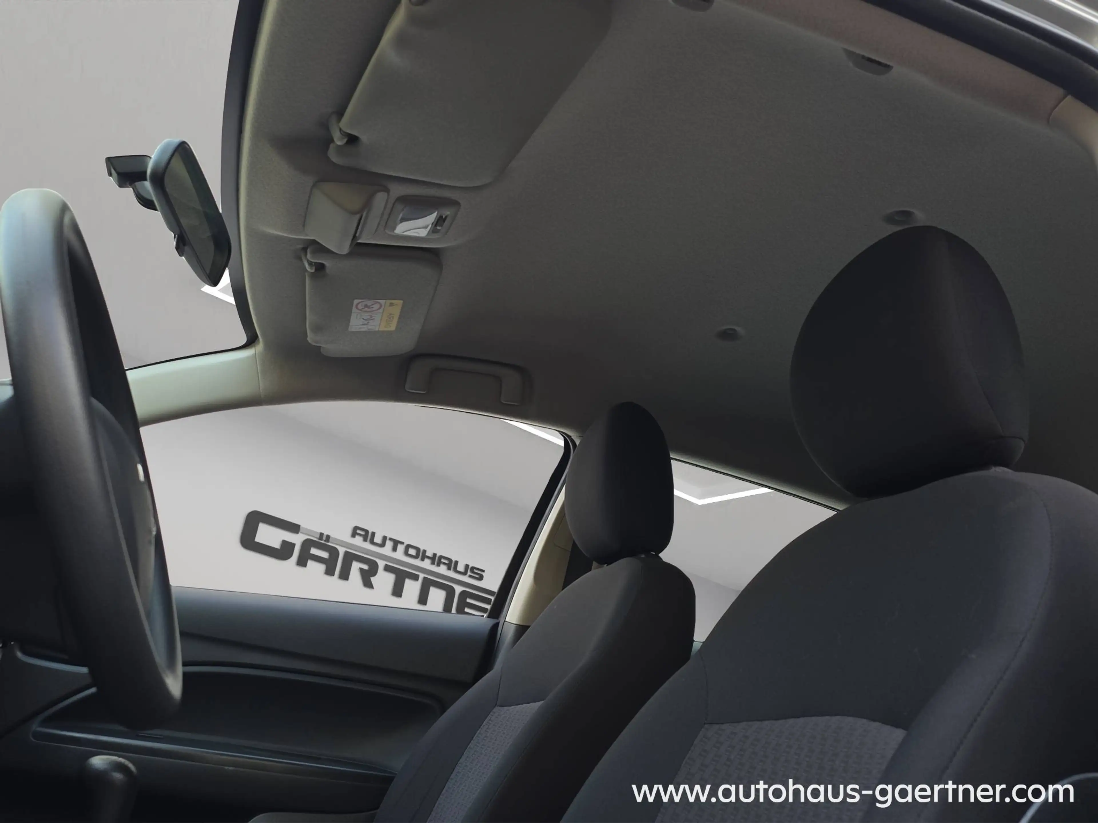 Mitsubishi Space Star Diamant Edition Klimaanlage Allwetterreifen Audiosystem — photo 12